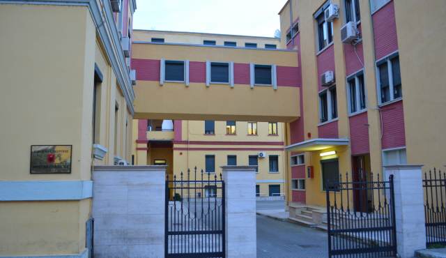 Ministria e Financave do te jape nje fond 9.3 milion euro per punonjesit ne institucione